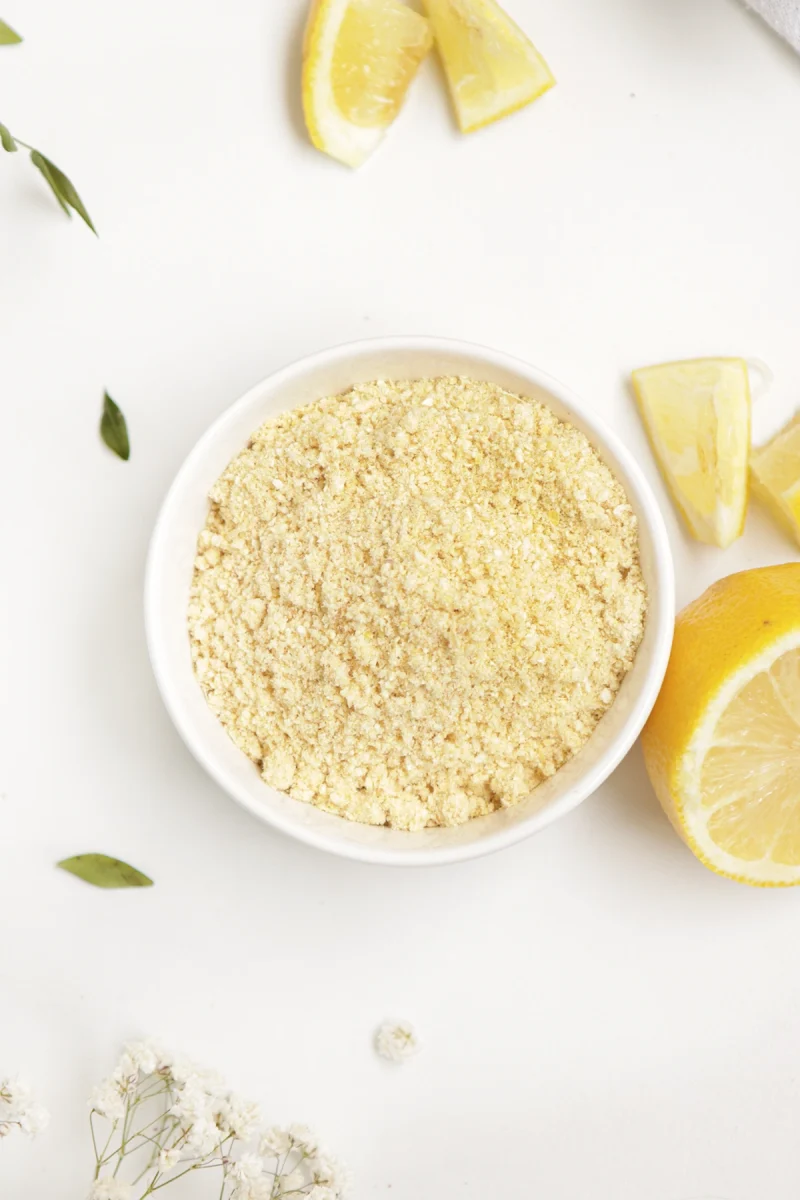 Gefriergetrocknetes Zitronenpulver, hellgelbe Farbe, reich an Vitamin C und natürlicher Säure, perfekt für Getränke, Desserts und Marinaden